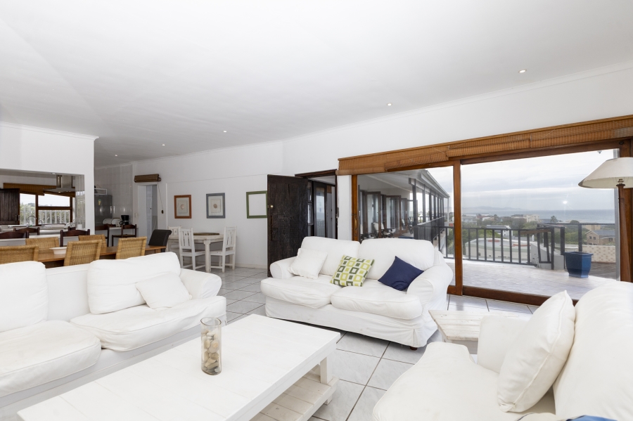 8 Bedroom Property for Sale in West Beach Eastern Cape